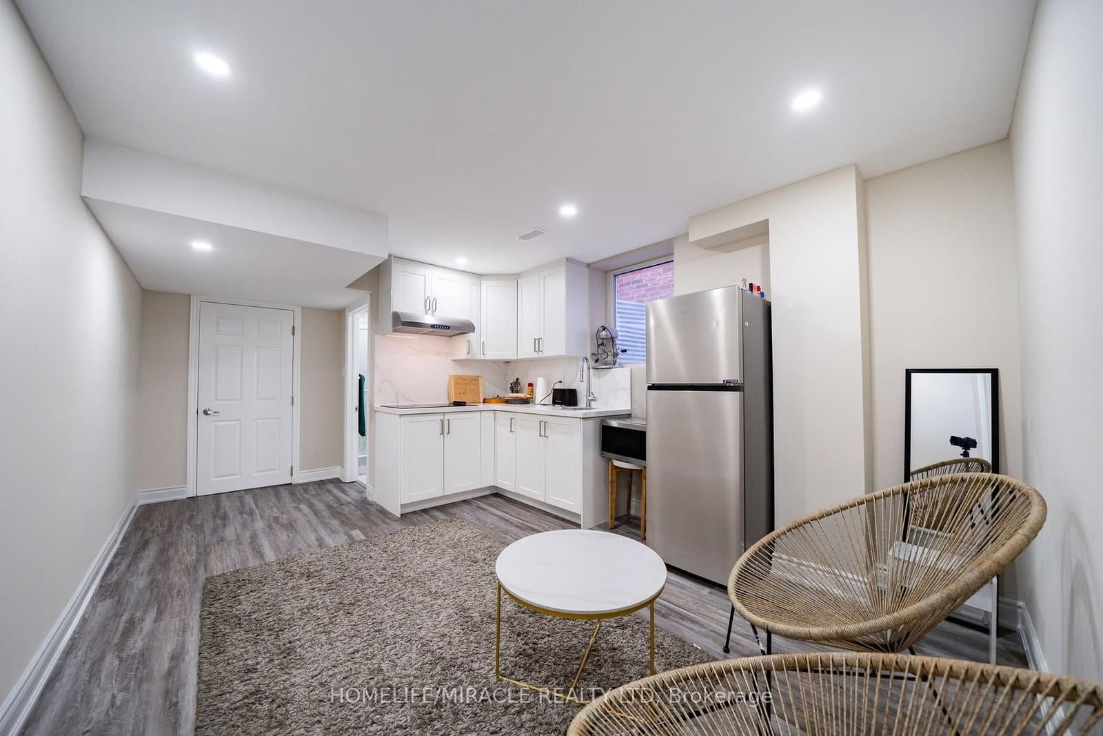 544 Bessborough Drive thumbnail 46