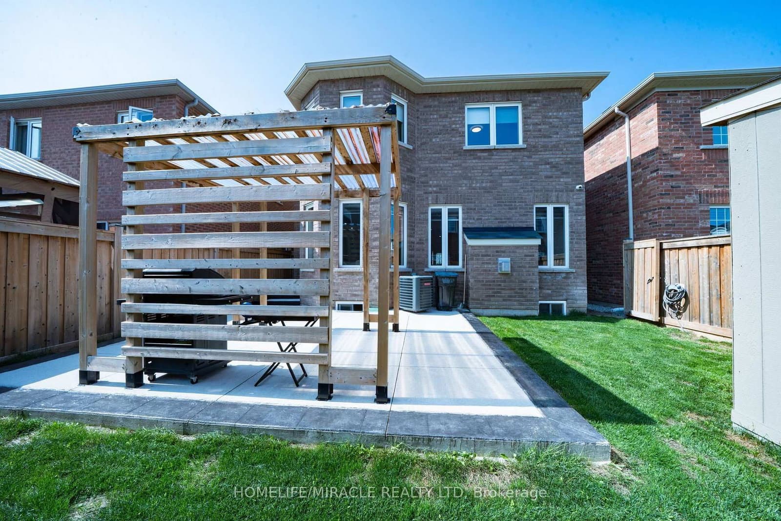 544 Bessborough Drive thumbnail 47