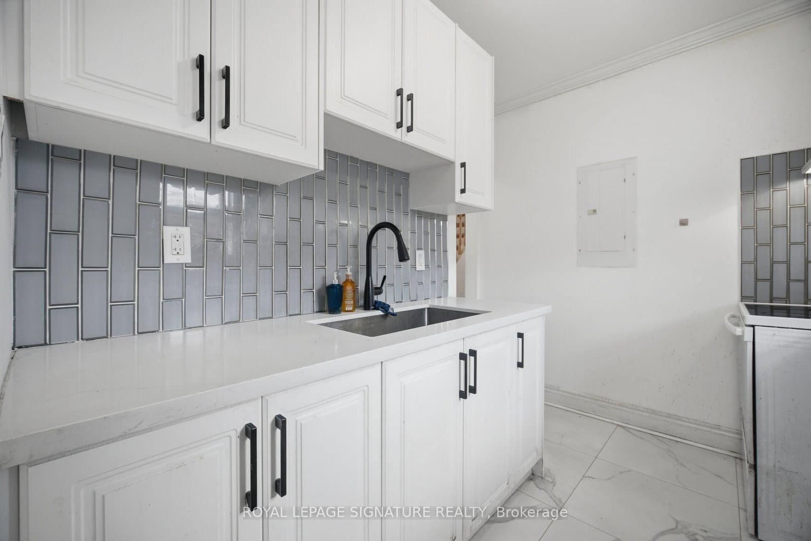 3331 Dundas Street W thumbnail 9