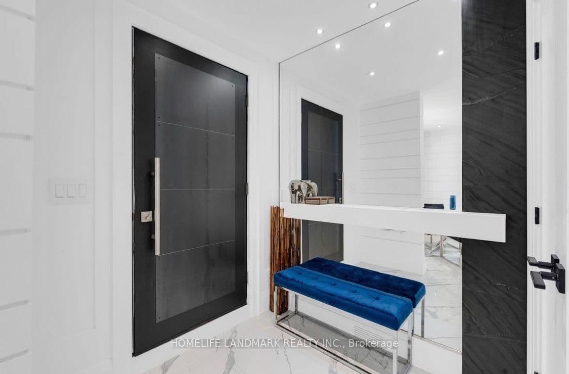 58 Carrick Avenue, Unit upper thumbnail 4