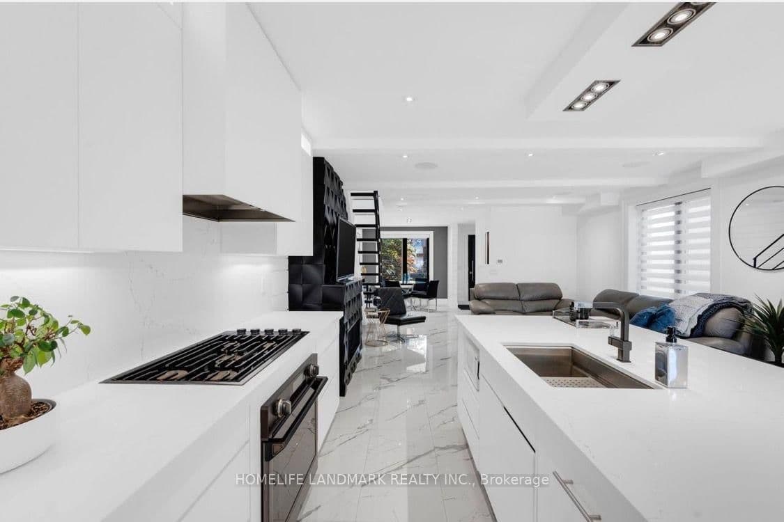 58 Carrick Avenue, Unit upper thumbnail 8