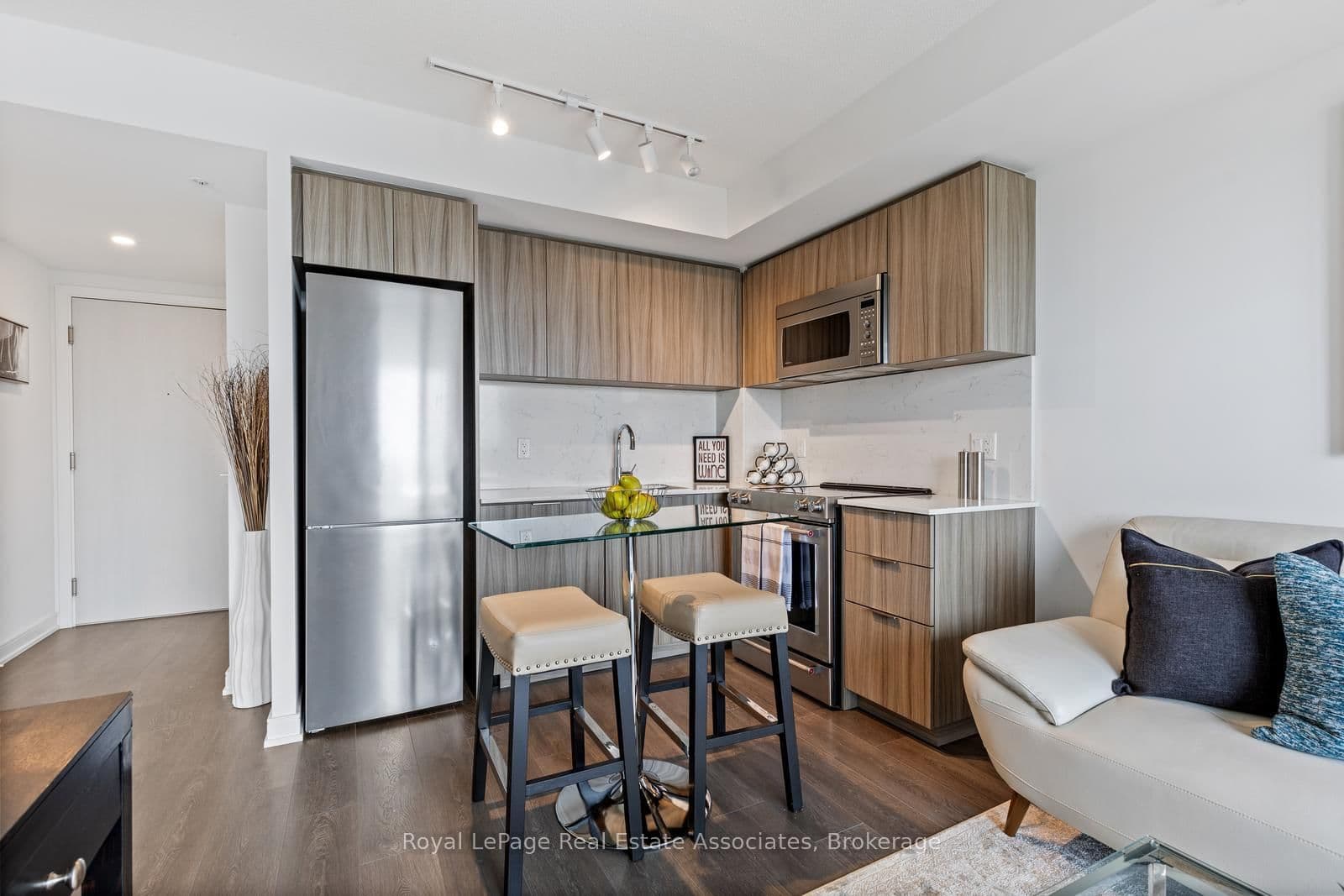 30 Samuel Wood Way, Unit 1403 thumbnail 2