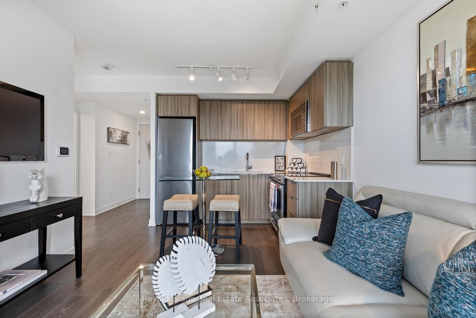 30 Samuel Wood Way, Unit 1403 thumbnail 3