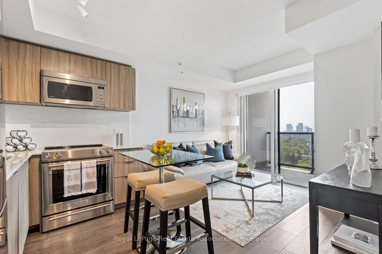 30 Samuel Wood Way, Unit 1403 thumbnail 4