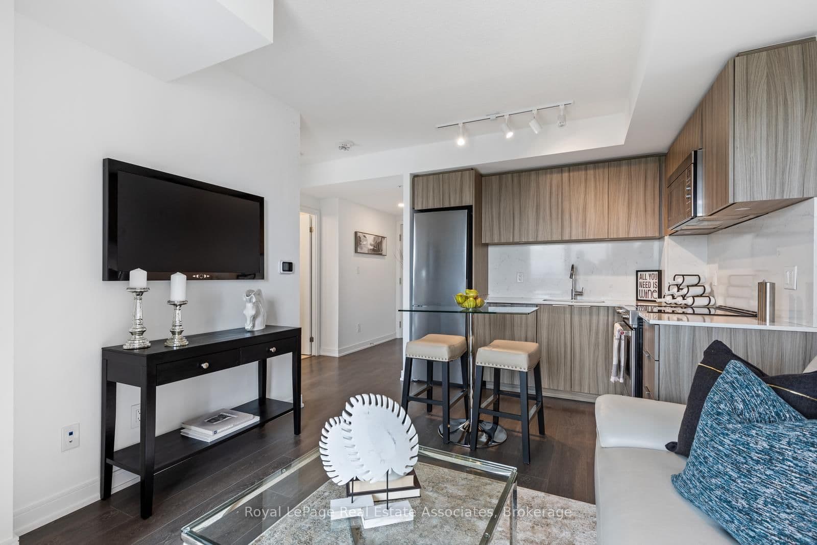 30 Samuel Wood Way, Unit 1403 thumbnail 5