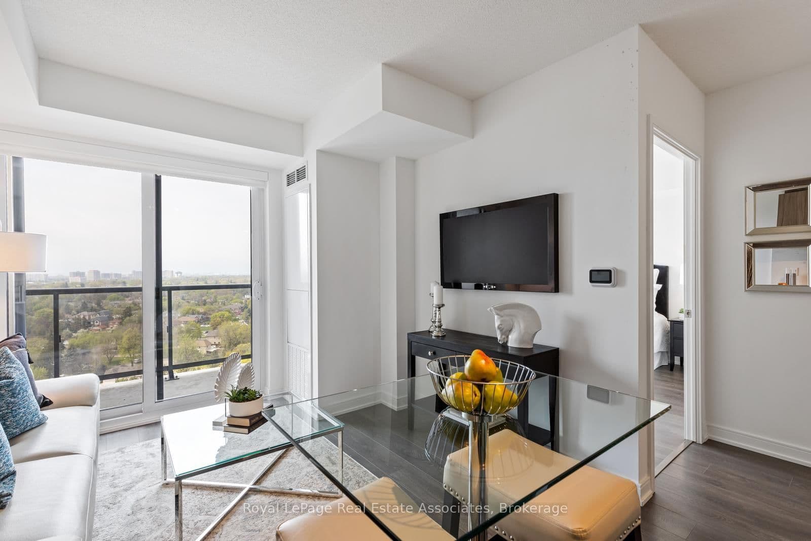 30 Samuel Wood Way, Unit 1403 thumbnail 6