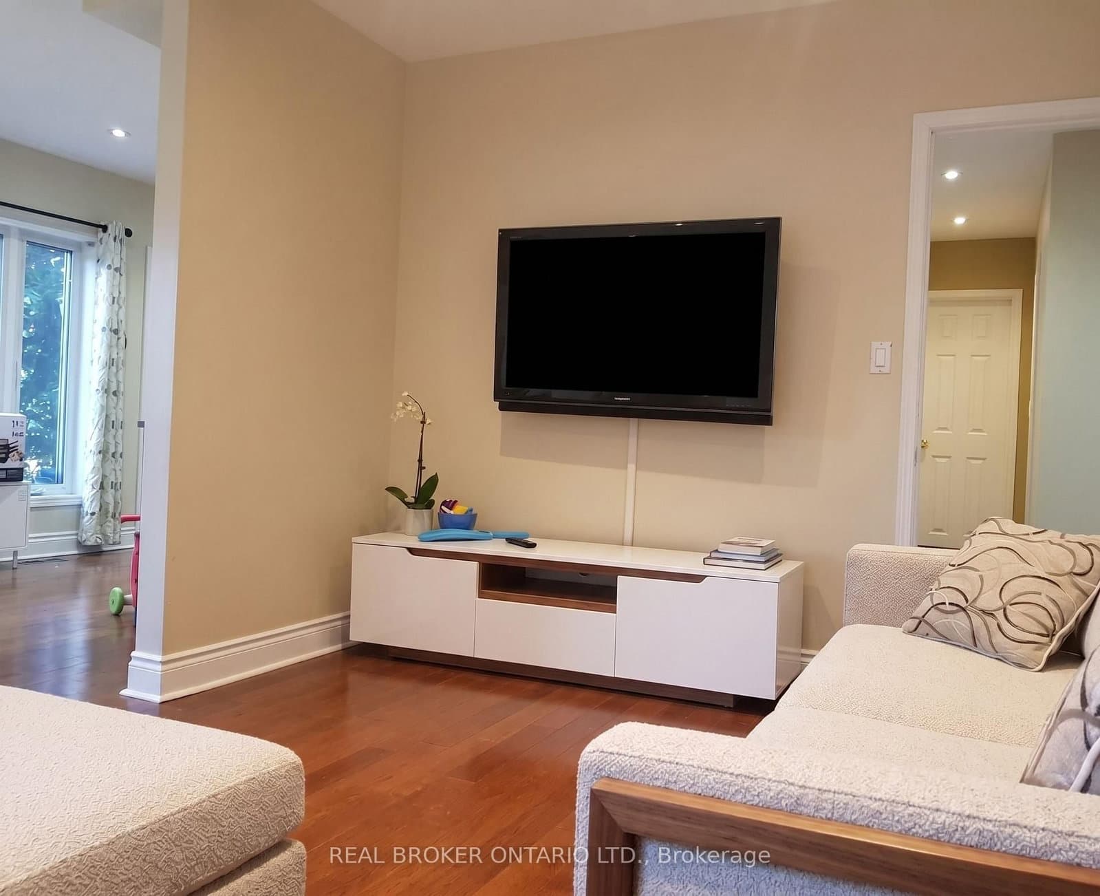 256 The Kingsway Road, Unit SIDE thumbnail 3
