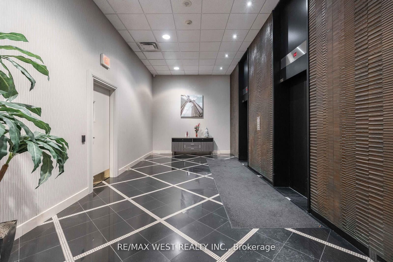 2737 Keele Street, Unit 817 thumbnail 3