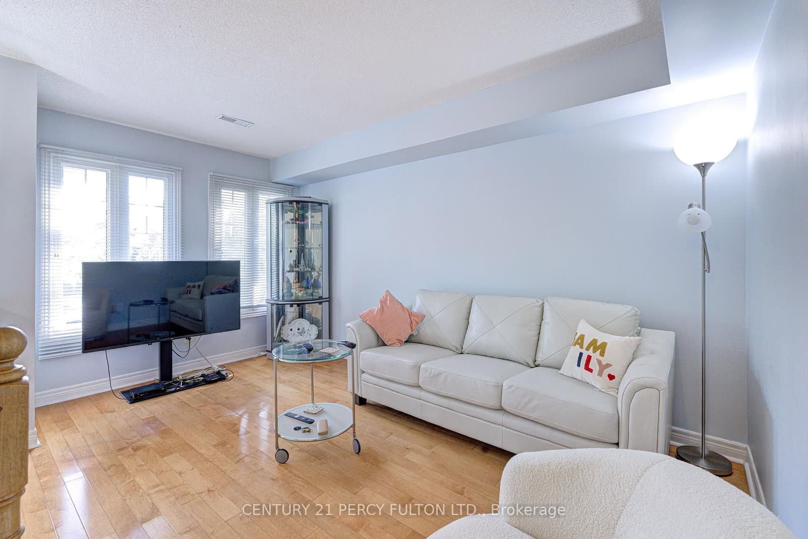 800 Dundas Street W, Unit 17 thumbnail 2