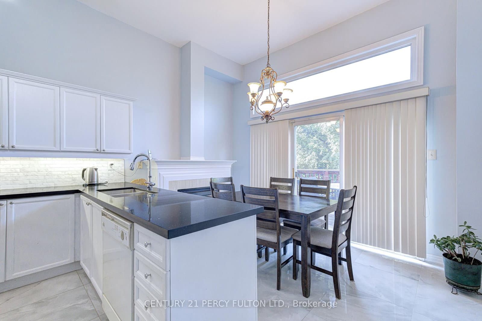 800 Dundas Street W, Unit 17 thumbnail 7