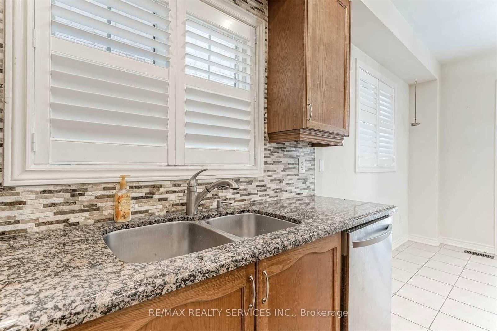 3 Coolwater Drive, Unit Upper thumbnail 8