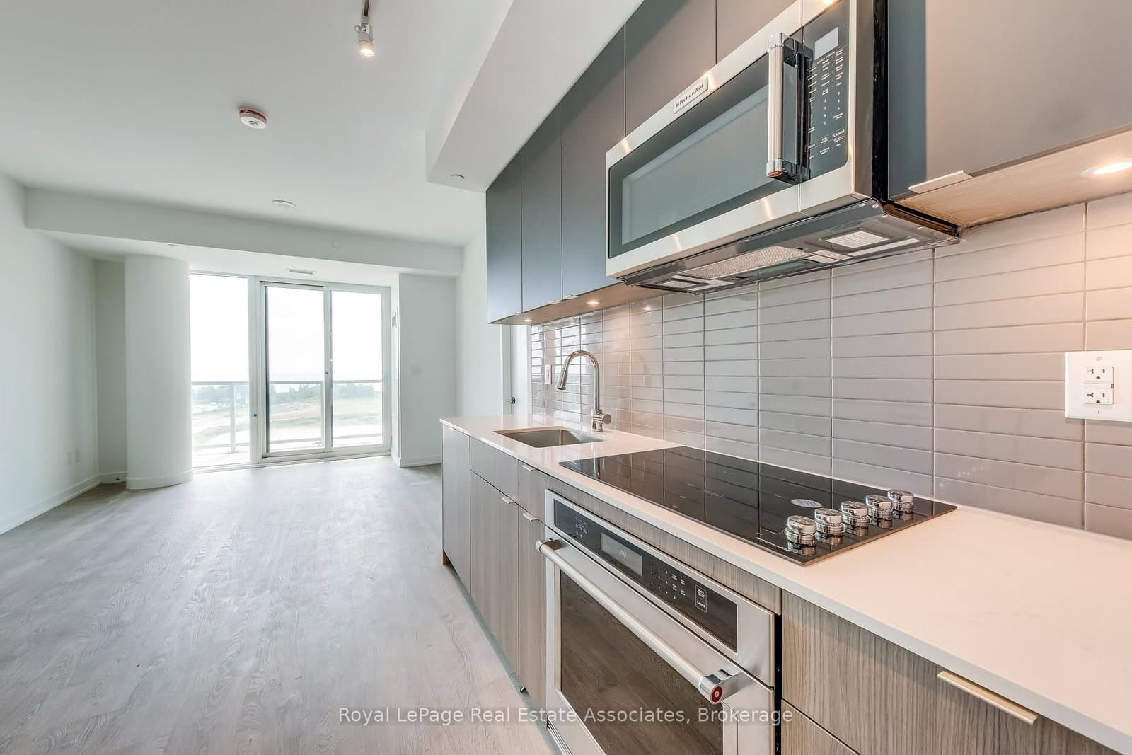 220 Missinnihe Way, Unit 806