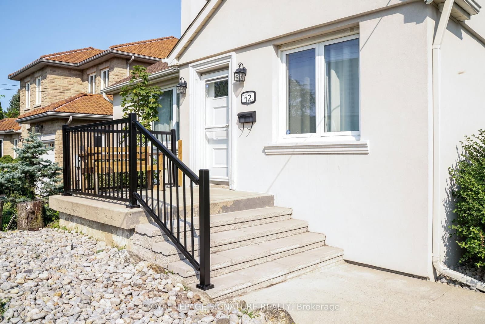 42 Kingsview Boulevard thumbnail 2