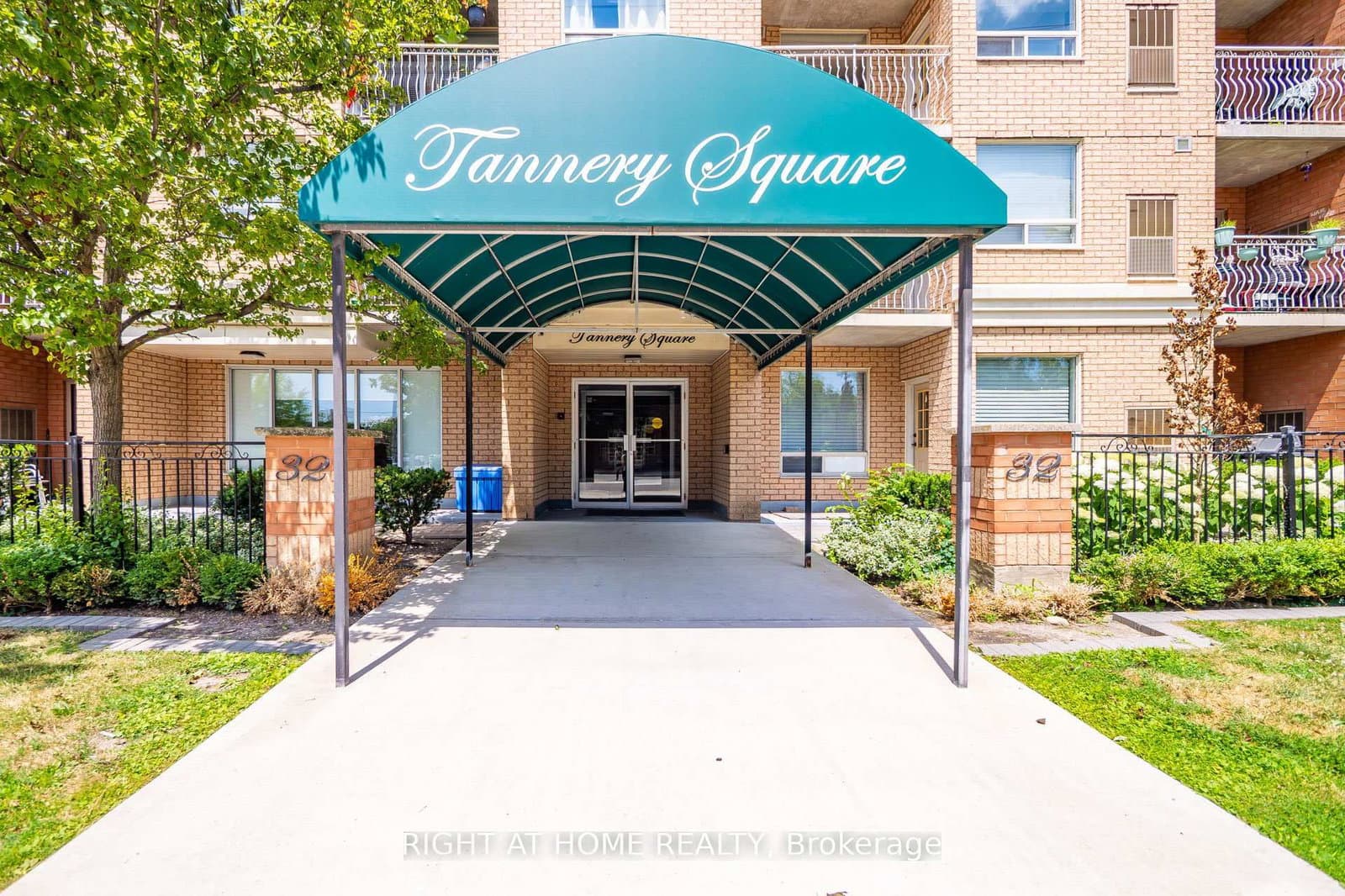 #607 - 32 Tannery Street