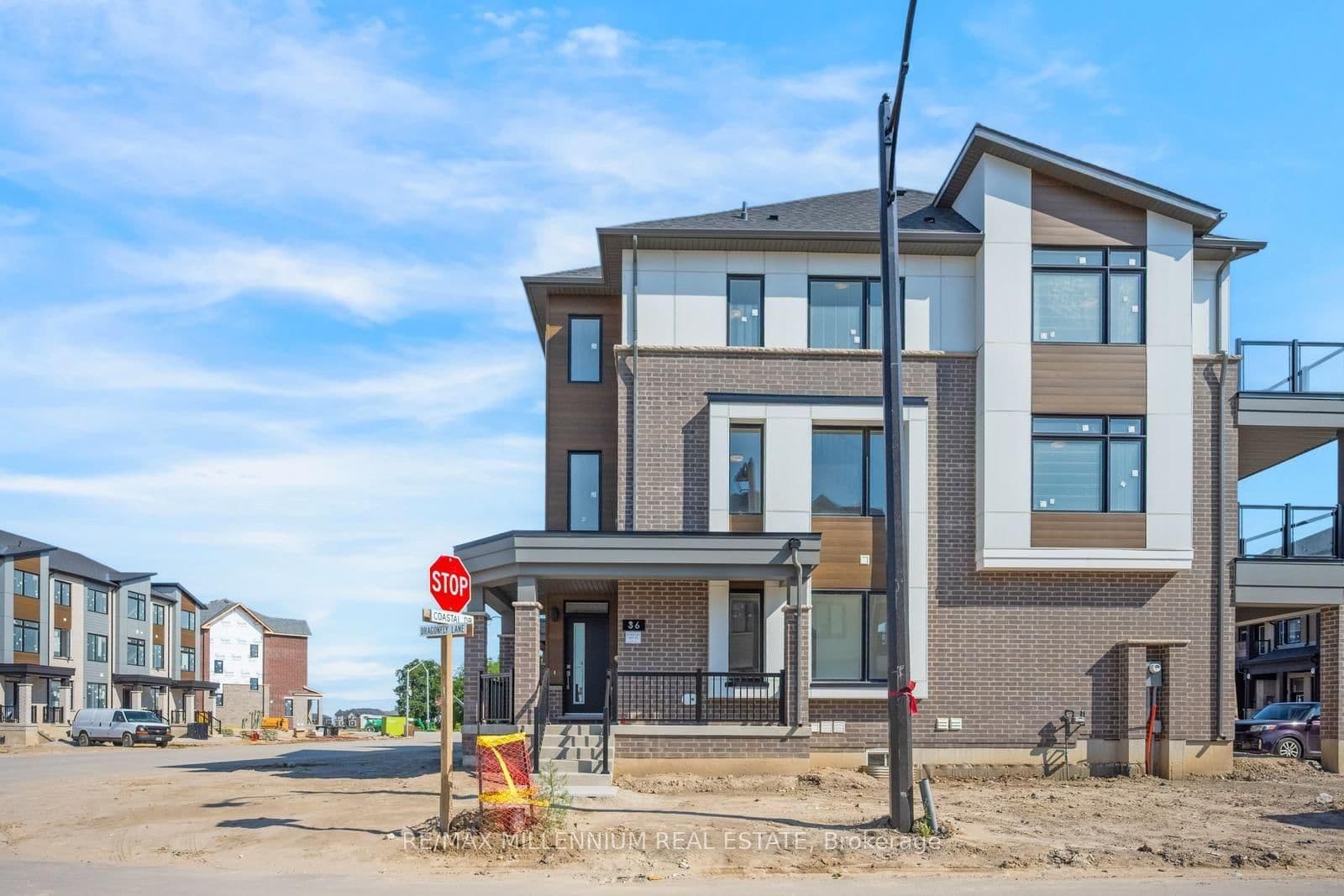 36 Thornbird Crescent, Unit Main thumbnail 3