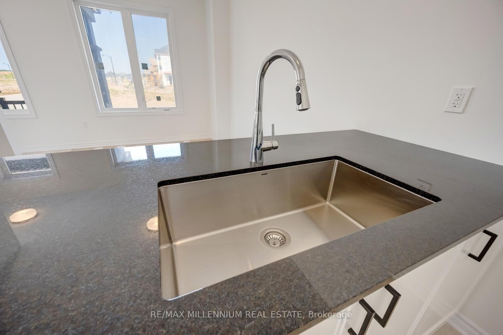 36 Thornbird Crescent, Unit Main thumbnail 33