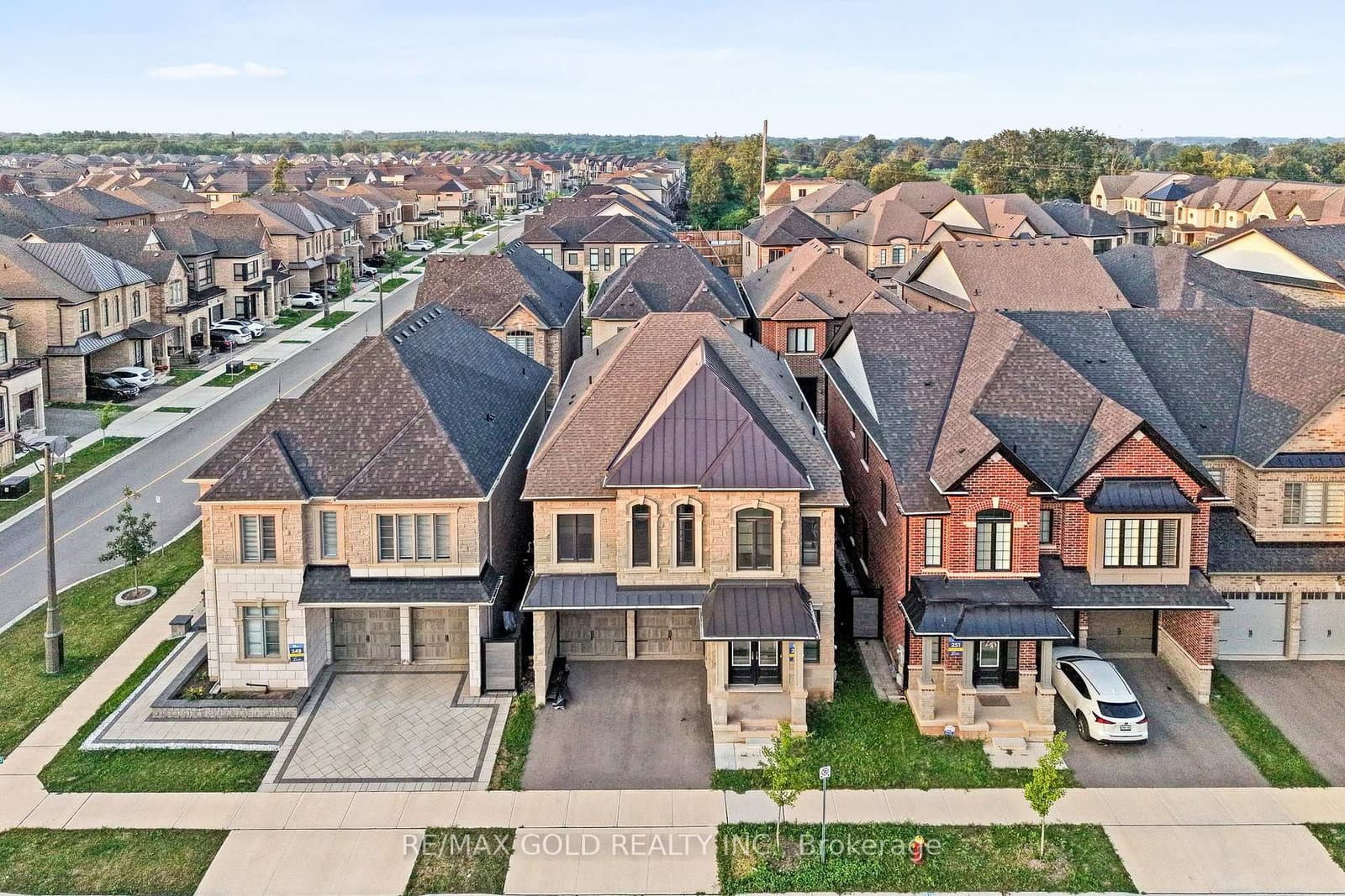 1199 QUEENS PLATE Road E thumbnail 3