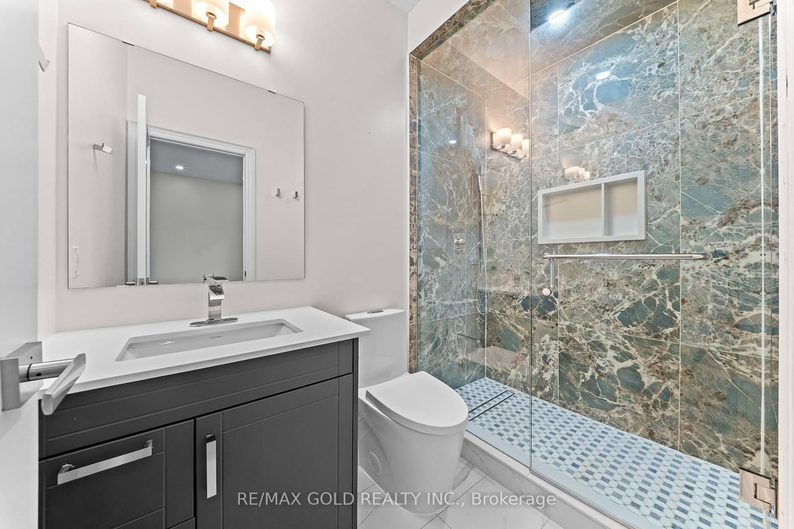1199 QUEENS PLATE Road E thumbnail 38