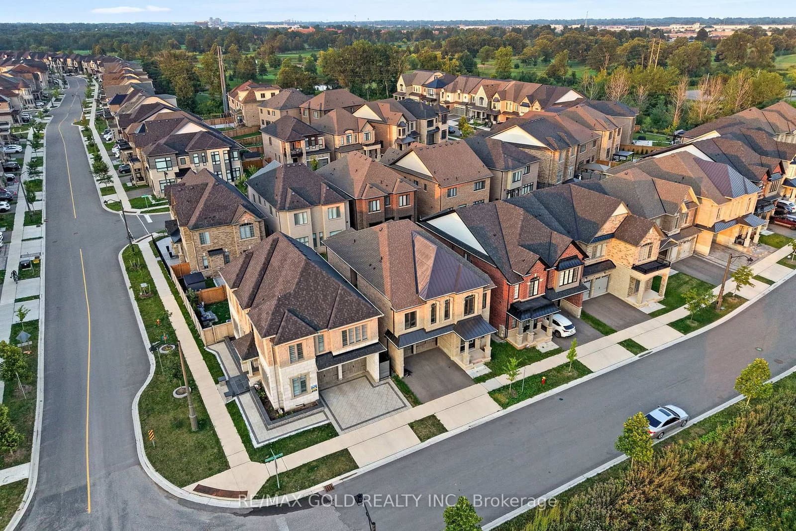 1199 QUEENS PLATE Road E thumbnail 4