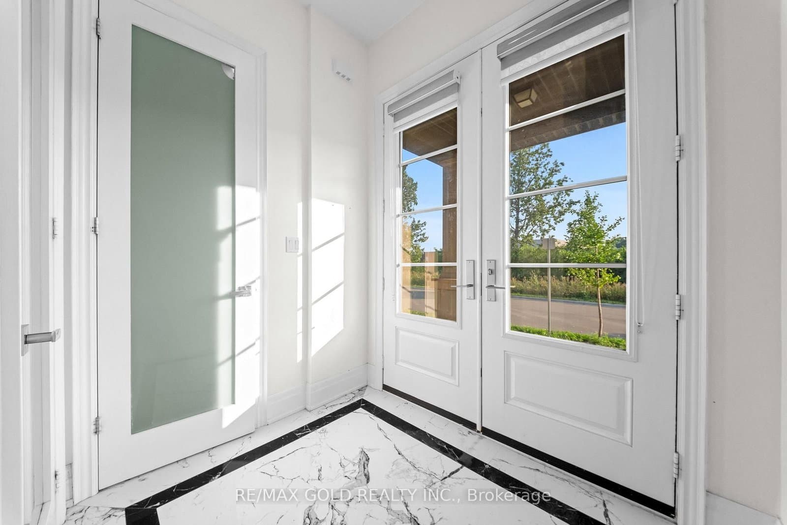 1199 QUEENS PLATE Road E thumbnail 8