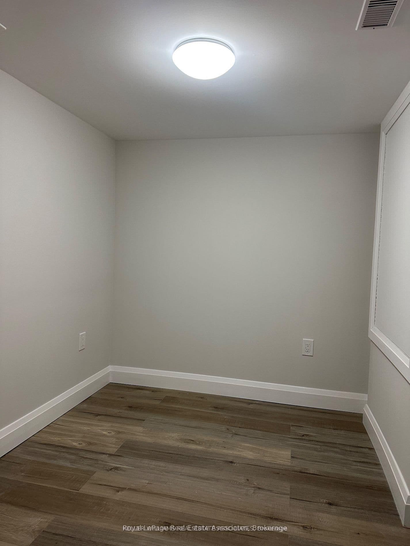 24 Hubbell Road thumbnail 10
