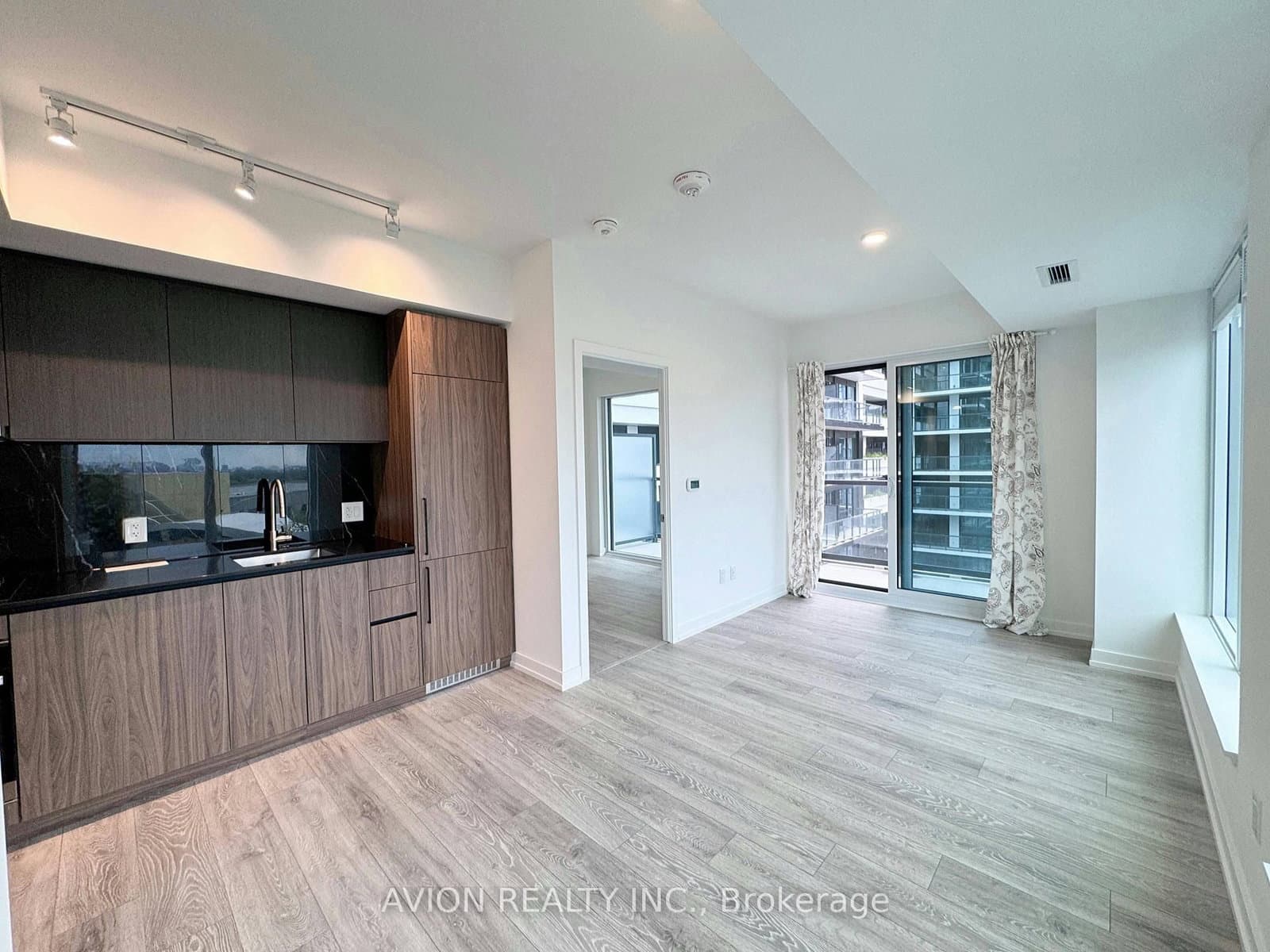1100 Sheppard Avenue W, Unit 907 thumbnail 5