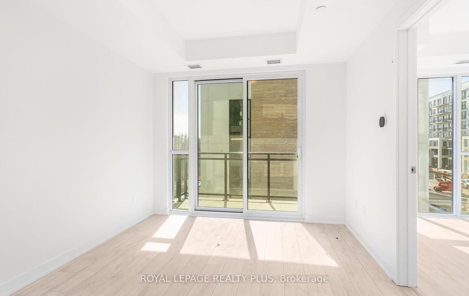760 Whitlock Avenue, Unit 303 thumbnail 4