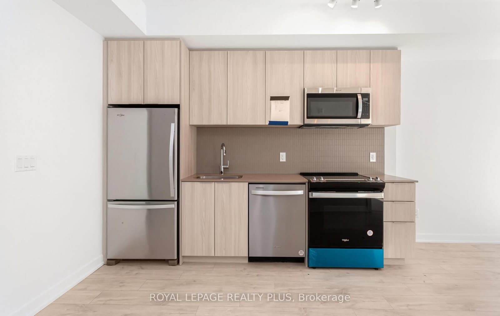 760 Whitlock Avenue, Unit 303 thumbnail 6