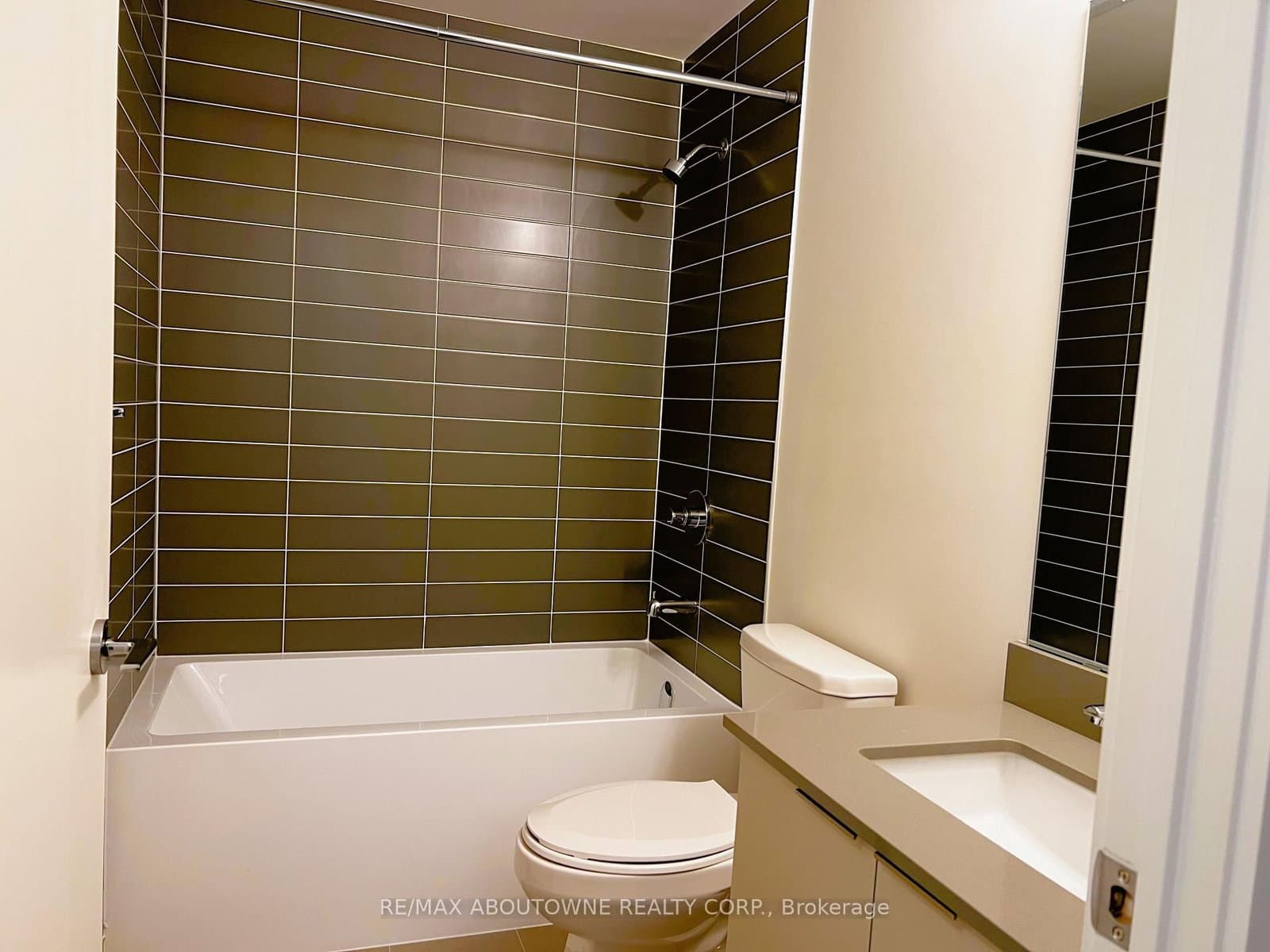 3079 Trafalgar Road, Unit 1405 thumbnail 10