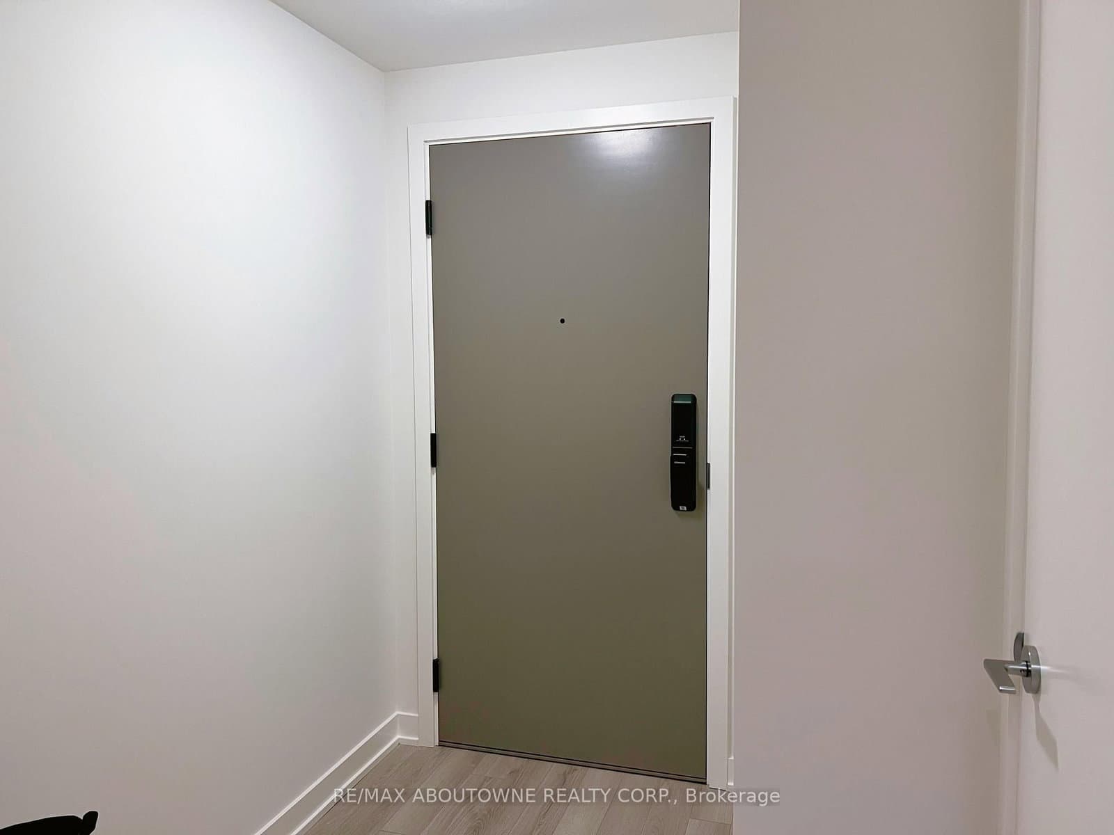 3079 Trafalgar Road, Unit 1405 thumbnail 2