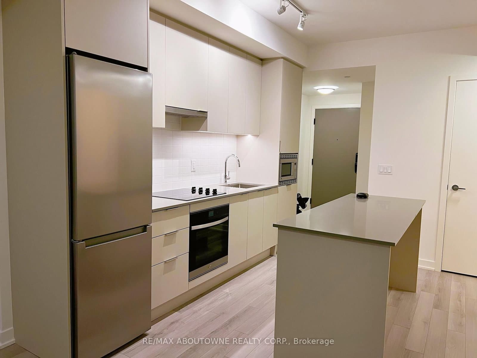 3079 Trafalgar Road, Unit 1405 thumbnail 4