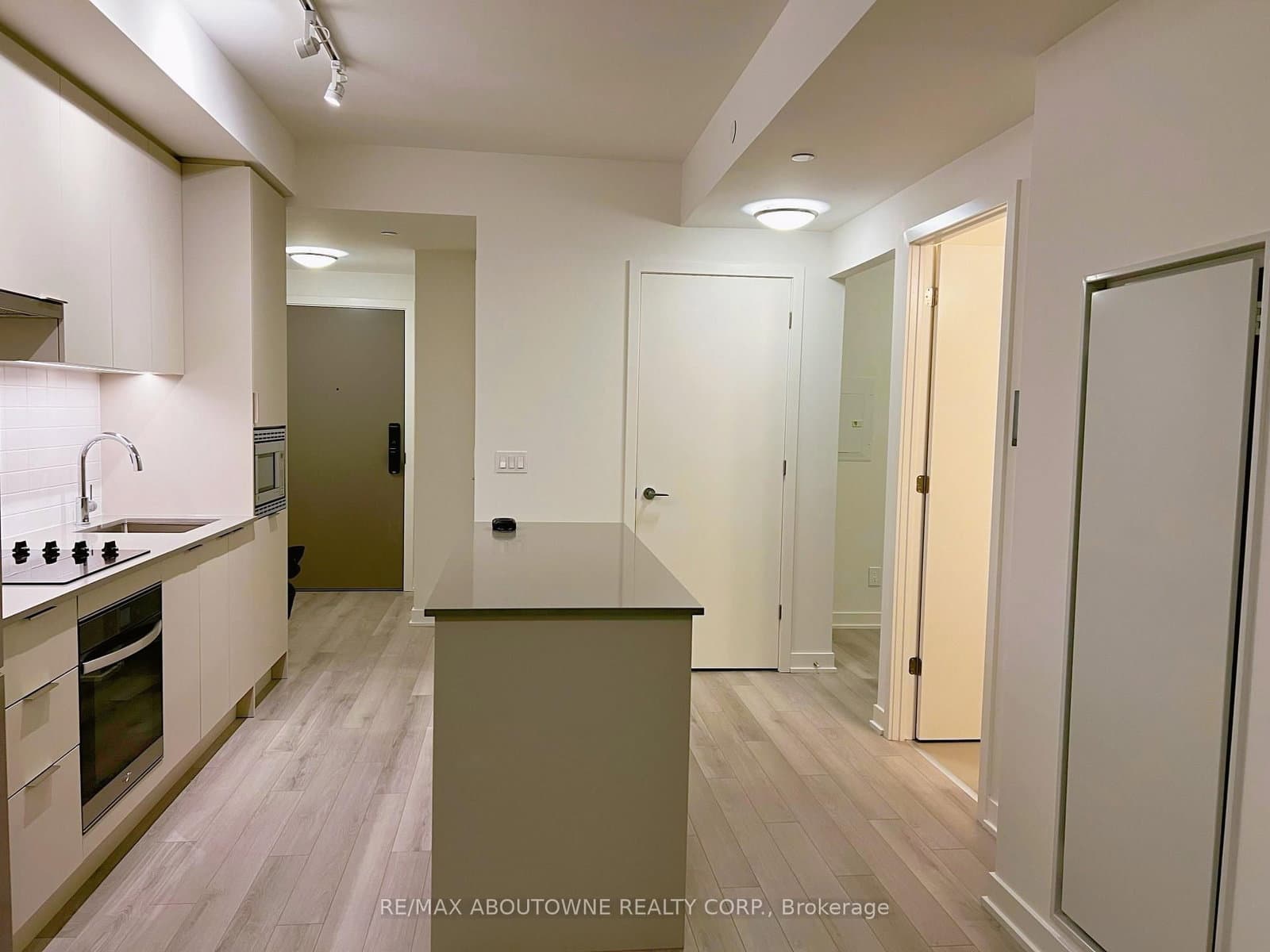 3079 Trafalgar Road, Unit 1405 thumbnail 5