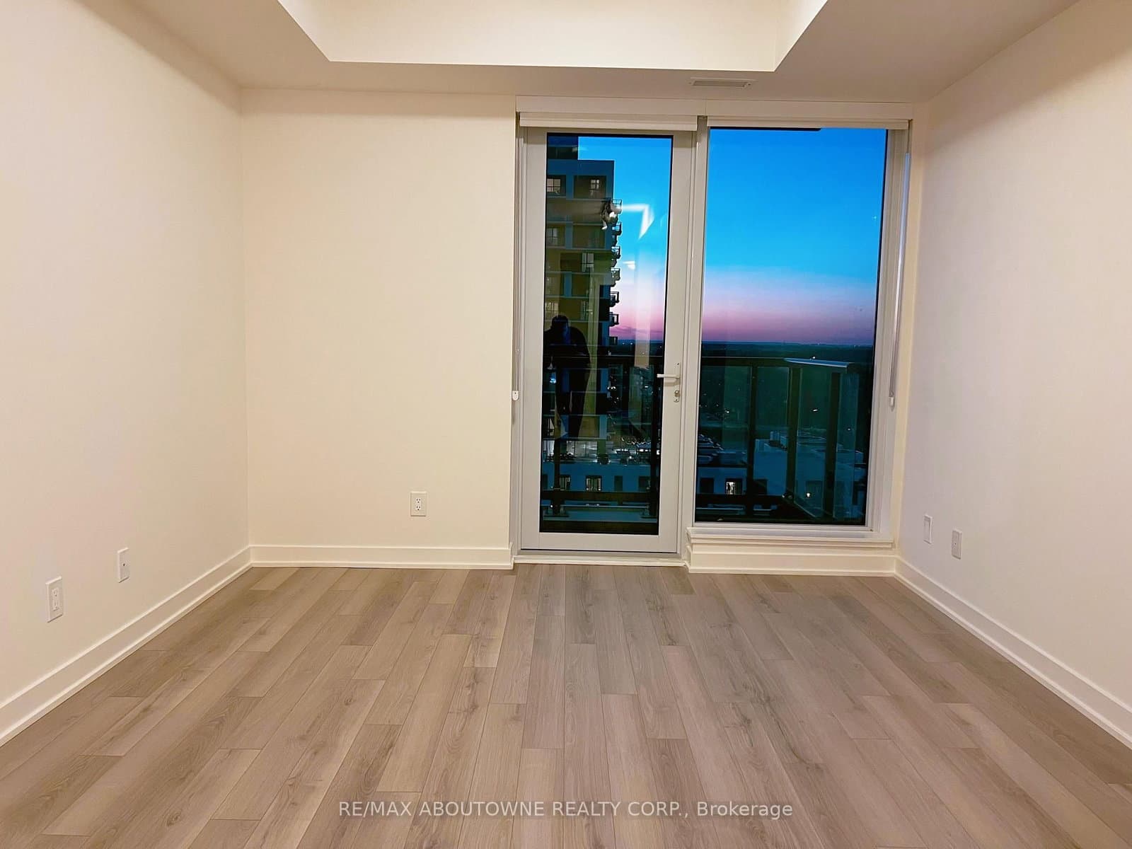 3079 Trafalgar Road, Unit 1405 thumbnail 6