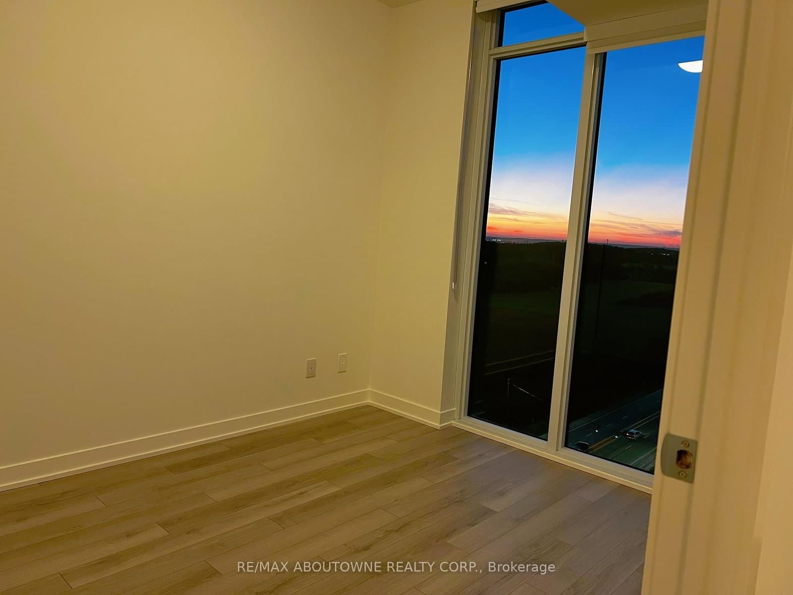3079 Trafalgar Road, Unit 1405 thumbnail 7