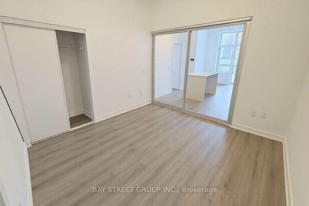 395 Dundas Street W, Unit 130 thumbnail 6