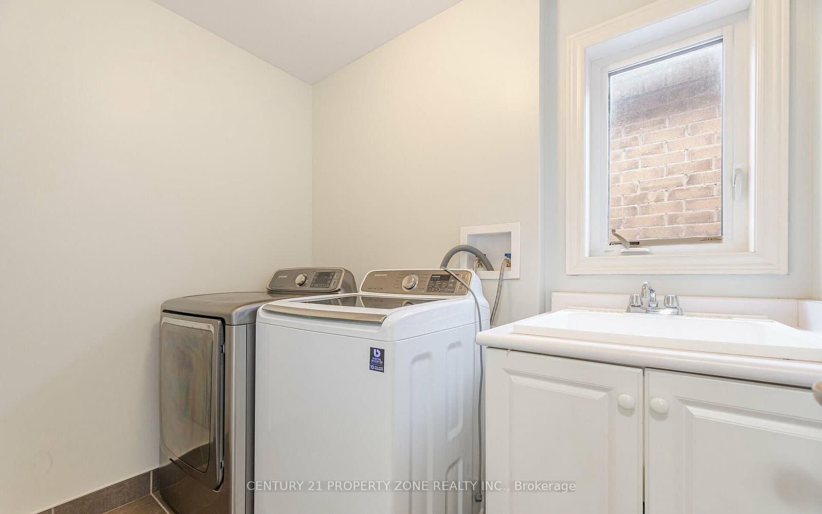 6 Dufay Road thumbnail 22