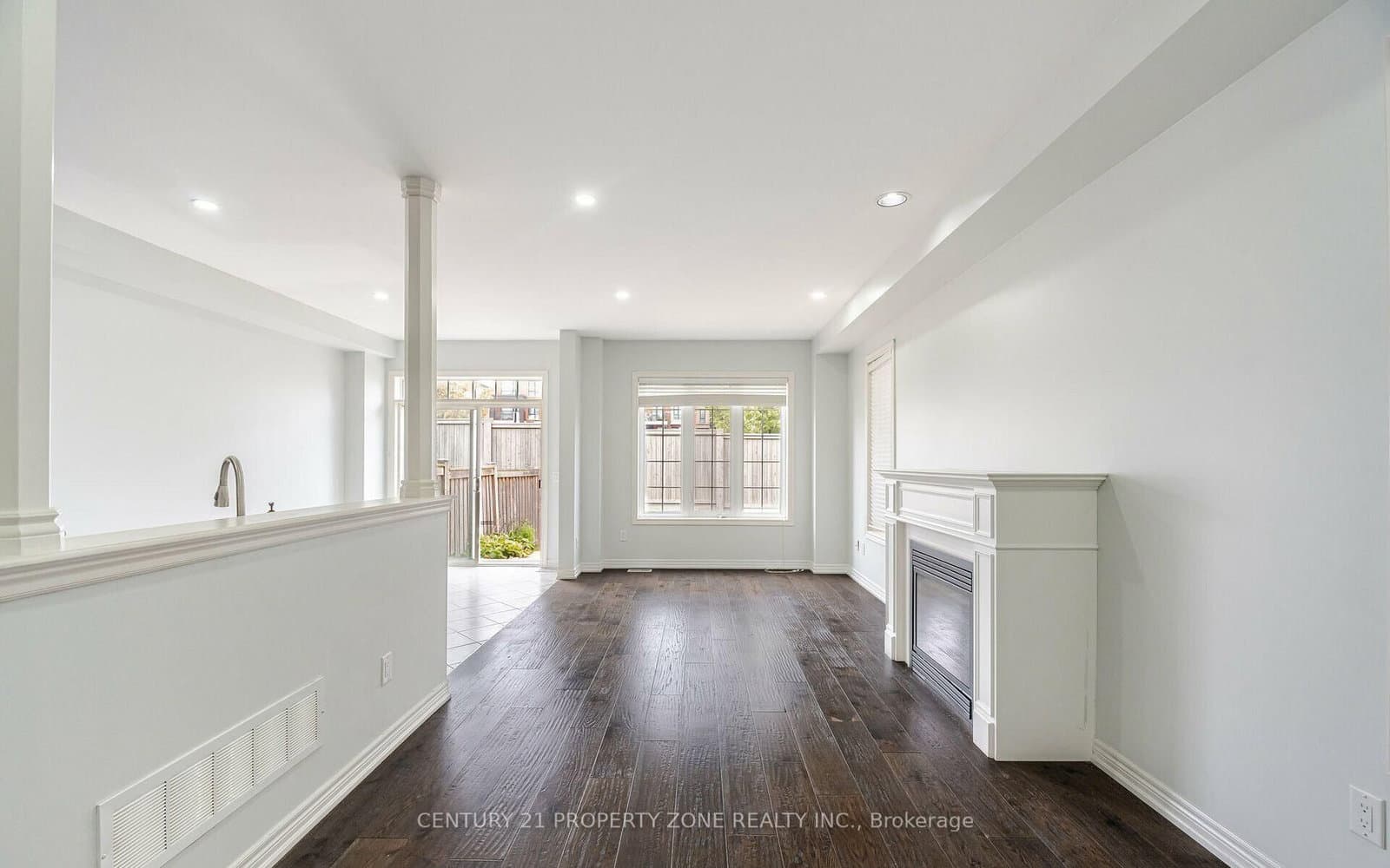 6 Dufay Road thumbnail 3