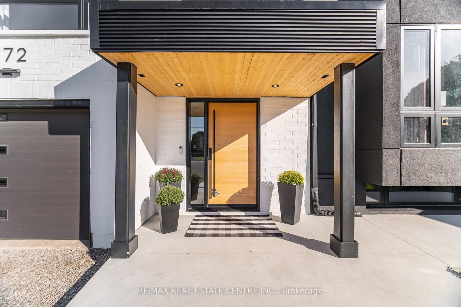 772 Banting Court thumbnail 3