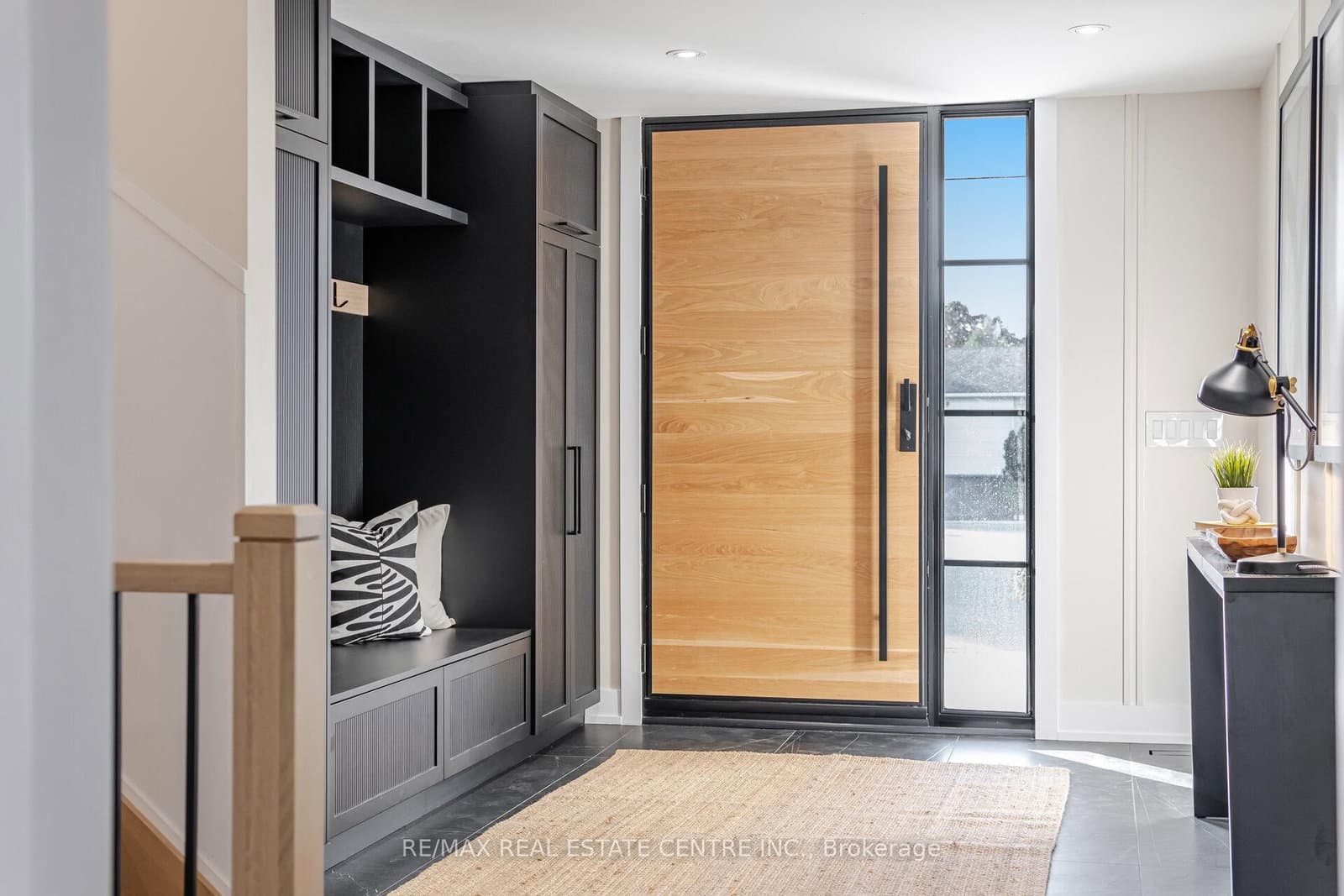 772 Banting Court thumbnail 5