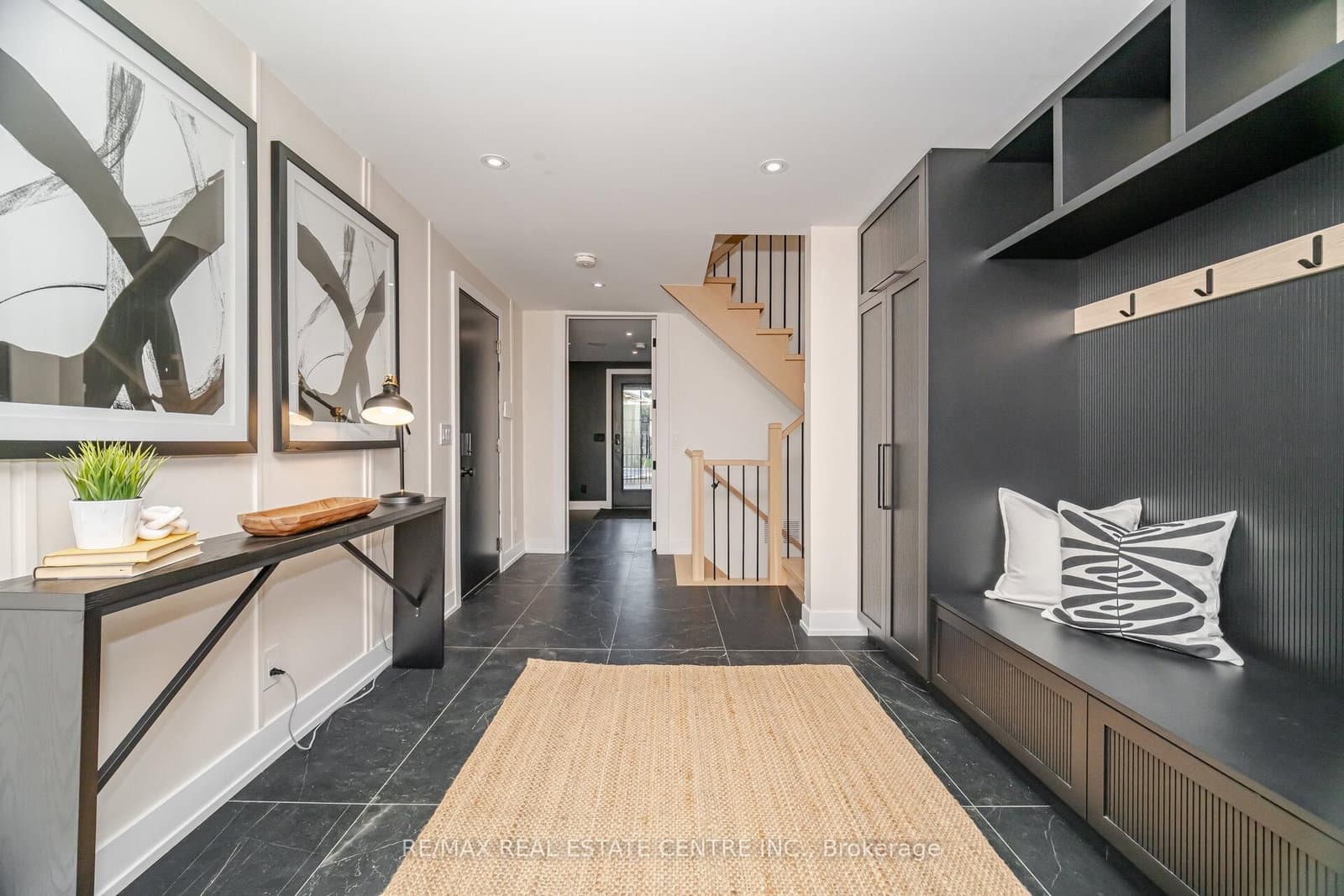 772 Banting Court thumbnail 7