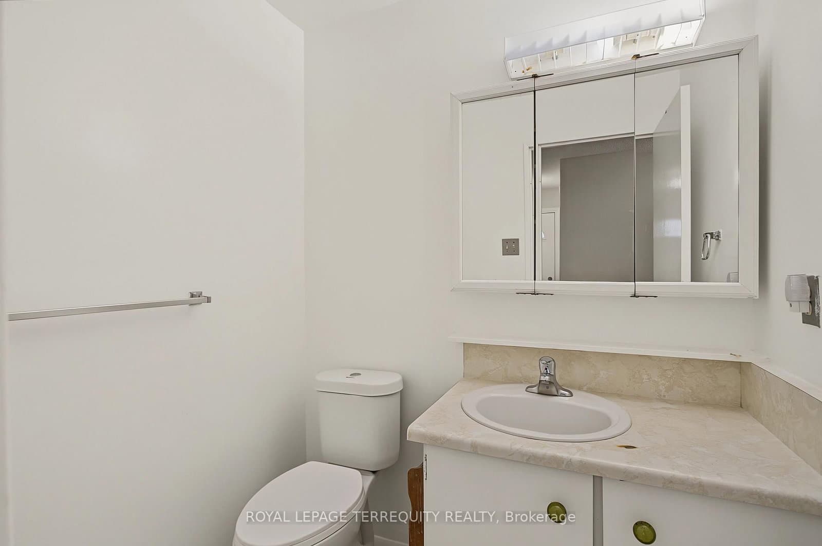 11 Four Winds Drive, Unit 18 thumbnail 3