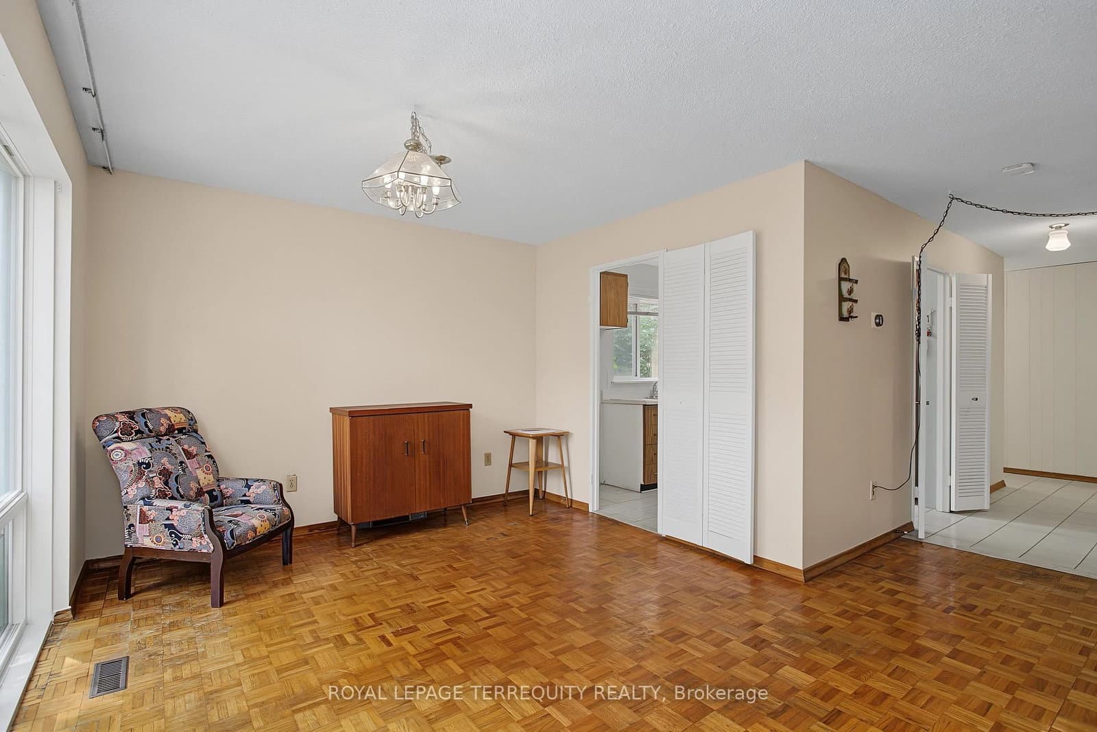11 Four Winds Drive, Unit 18 thumbnail 6