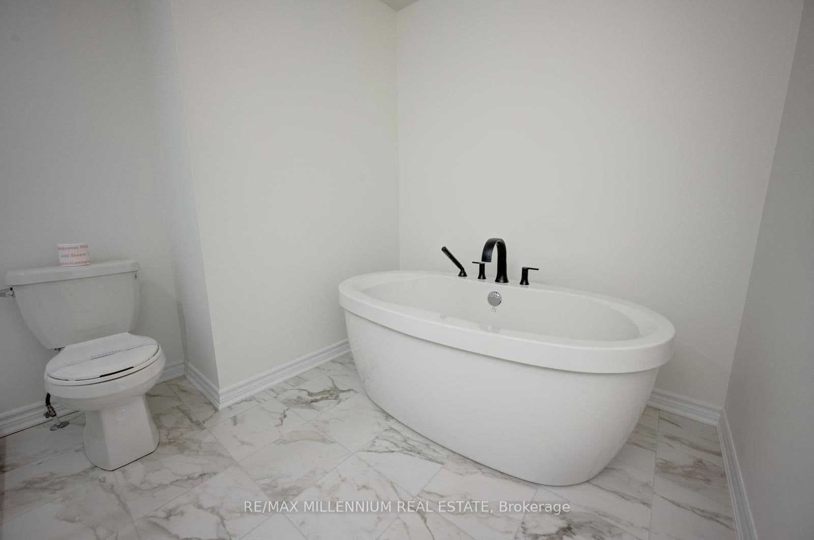 36 Thornbird Crescent, Unit Upper thumbnail 11