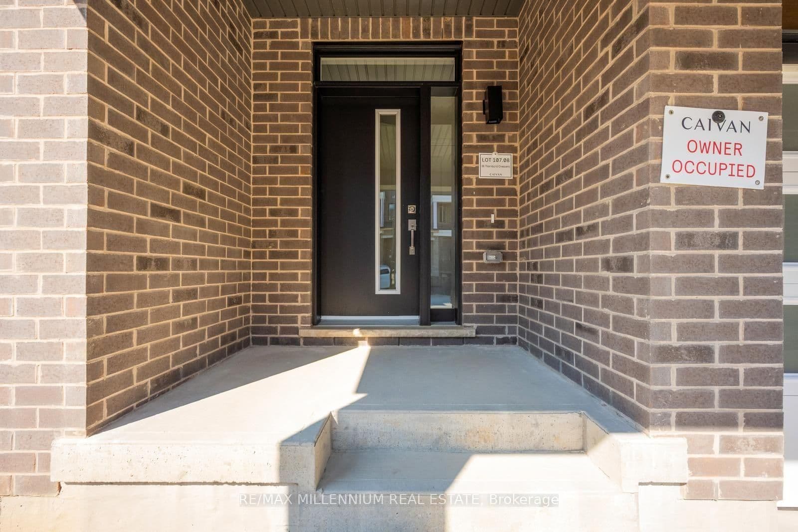 36 Thornbird Crescent, Unit Upper thumbnail 2