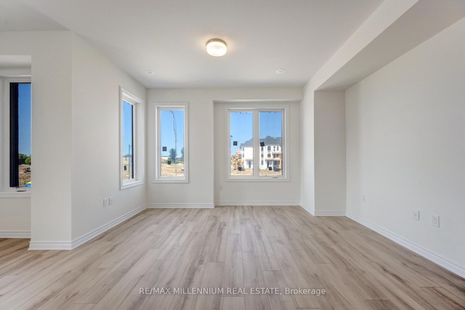 36 Thornbird Crescent, Unit Upper thumbnail 34