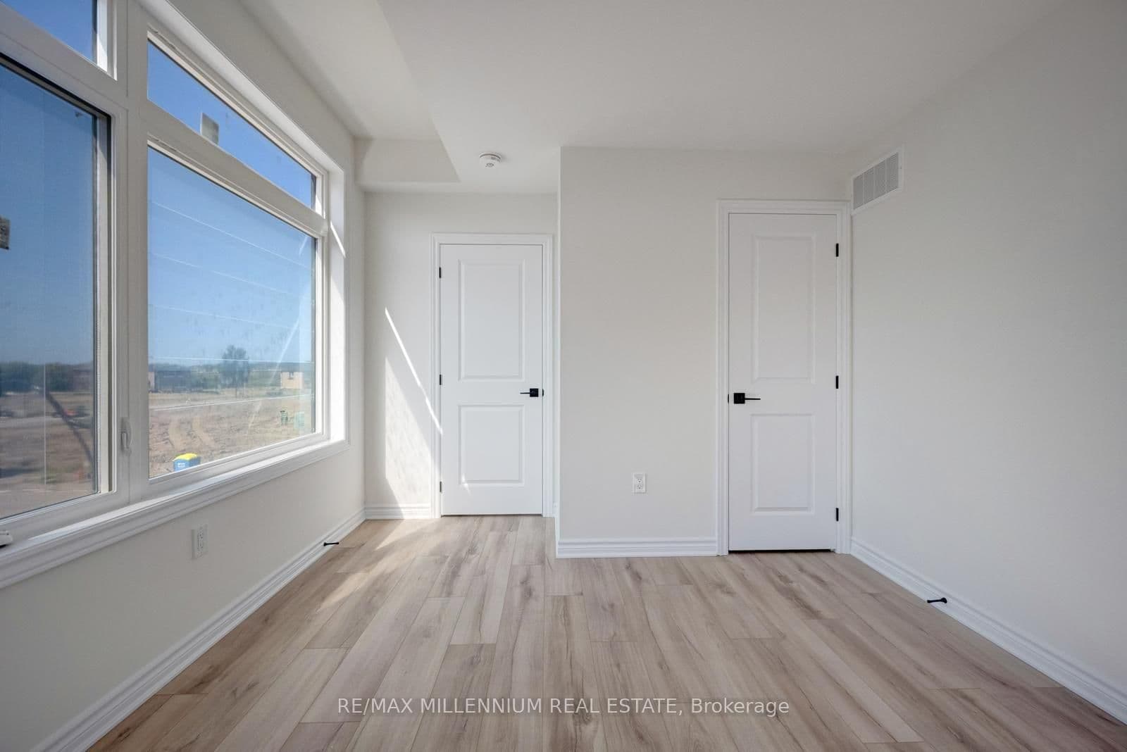36 Thornbird Crescent, Unit Upper thumbnail 8