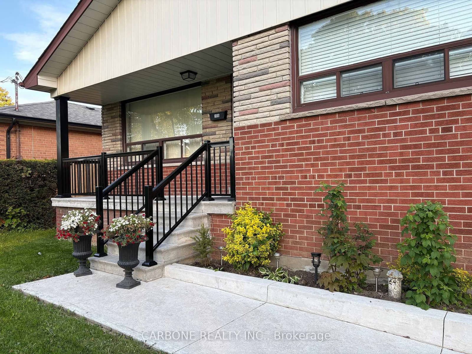 105 Hallsport Crescent thumbnail 3