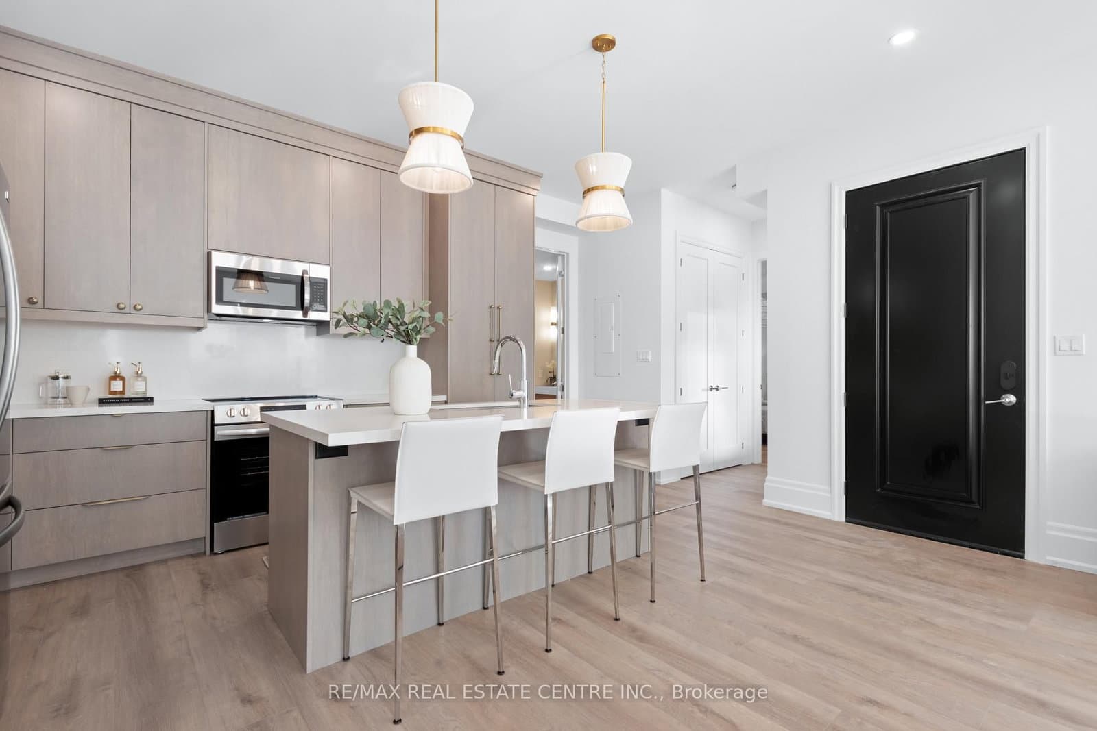 37 Armstrong Street, Unit 1 thumbnail 2