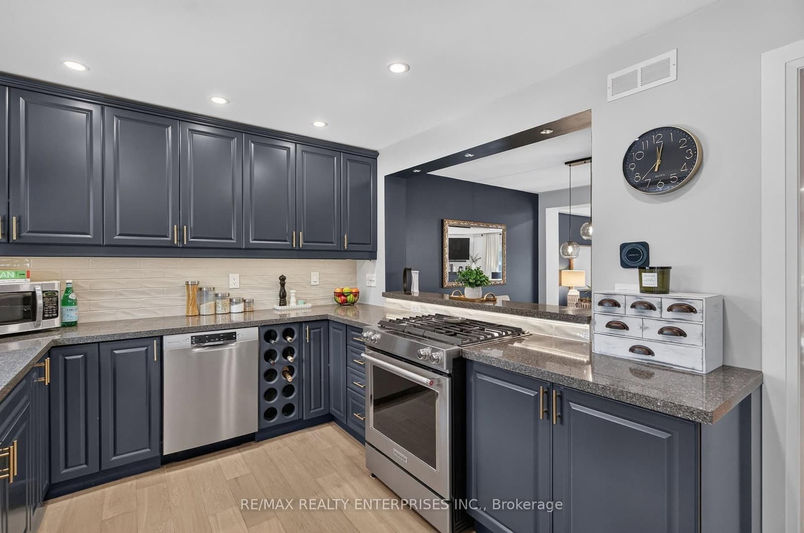 1160 Walden Circle, Unit 6 thumbnail 16