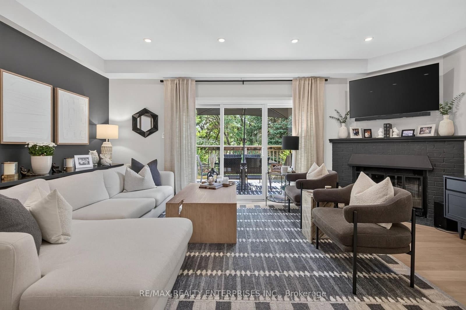 1160 Walden Circle, Unit 6 thumbnail 4